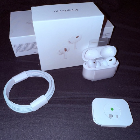 Apple AirPods Pro with Wireless Charging Case - Silver
